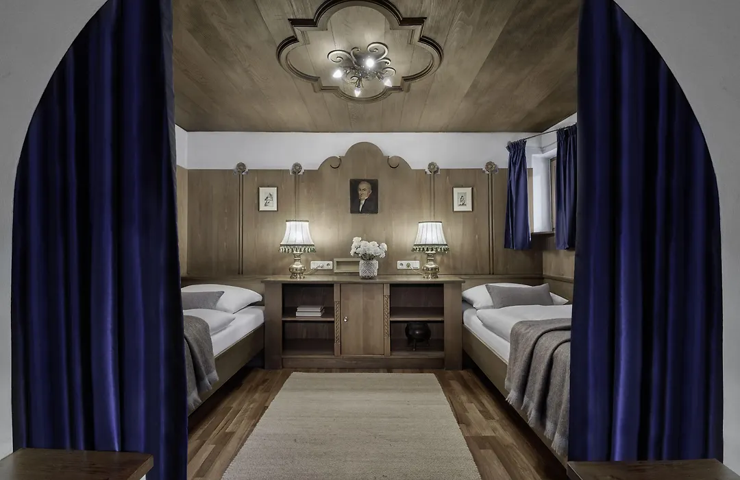 Hotel Goldener Greif-1